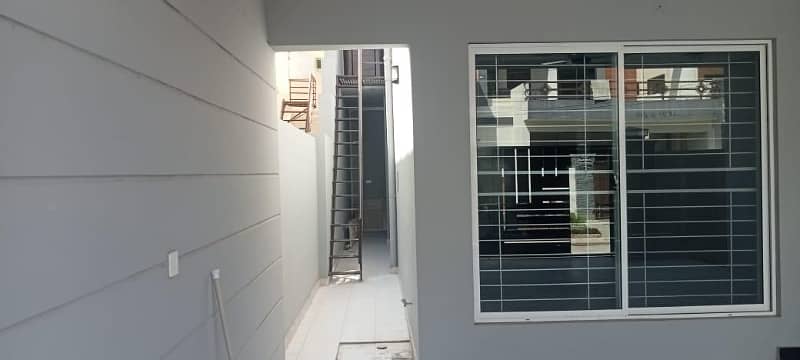 9 Marla fully finished Brand new House for sale in Nazeer Garden 10