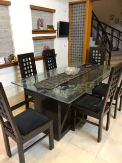 Dining table of 6 -