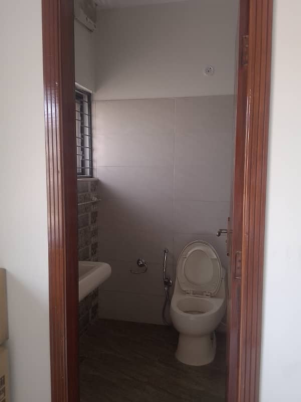 Orignal pic10 marla upper portion for rent in uet housing society 7