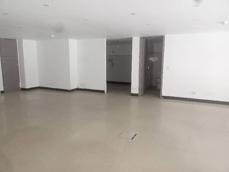 08 MARLA COMMERCIAL FLOOR AVAILABLE 20