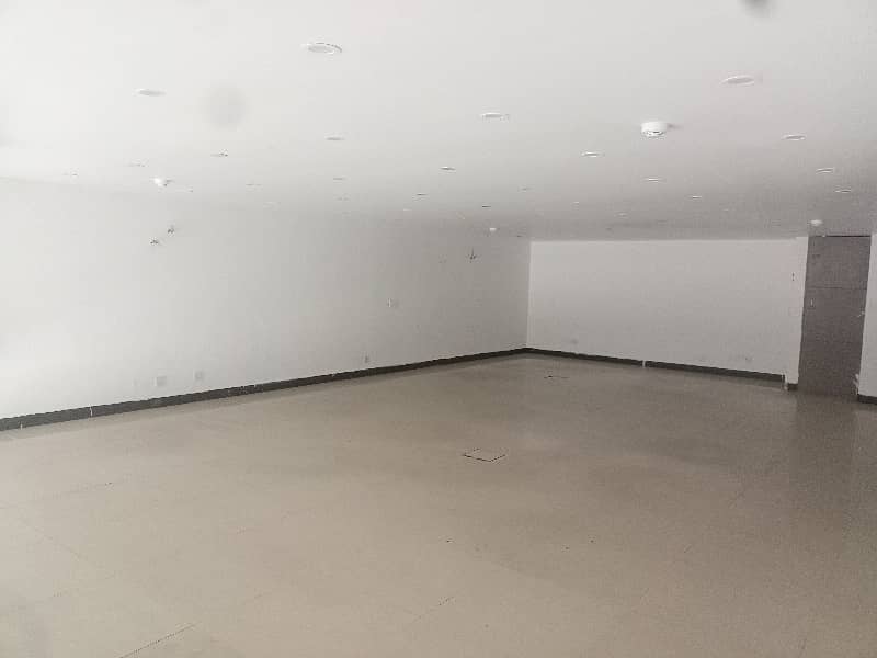 08 MARLA COMMERCIAL FLOOR AVAILABLE 22