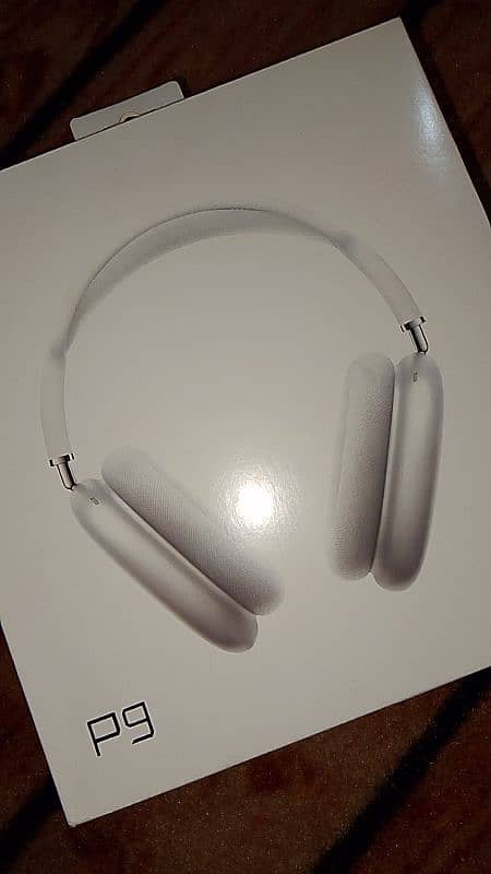 P9 Headphones wireless. Apple copy. Ph:0329-4041551. 0