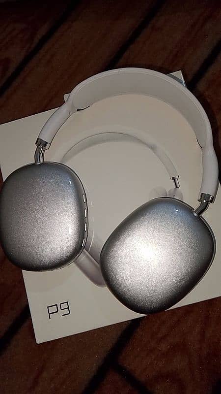 P9 Headphones wireless. Apple copy. Ph:0329-4041551. 1