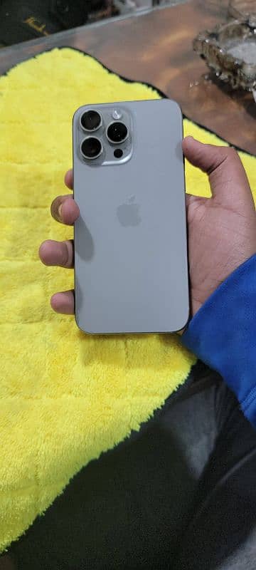 Iphone 15 Pro max 4