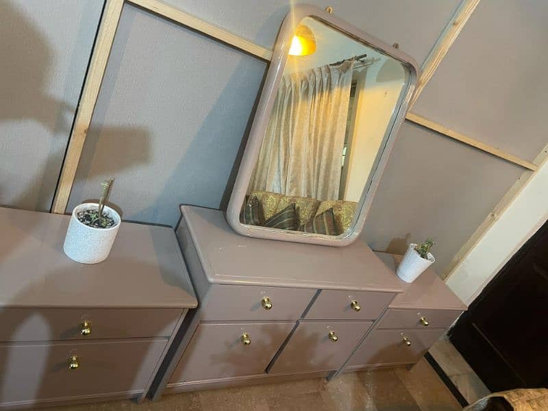 Dressing and side tables set with mirror 1