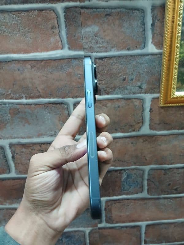 Iphone 15 pro max (Blue titanium) 3