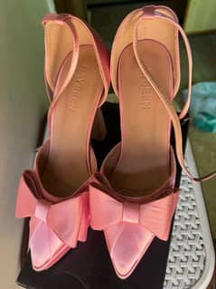 pink colour heel