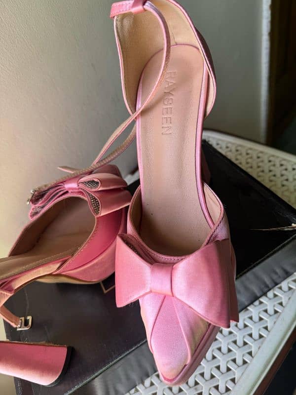 pink colour heel 1