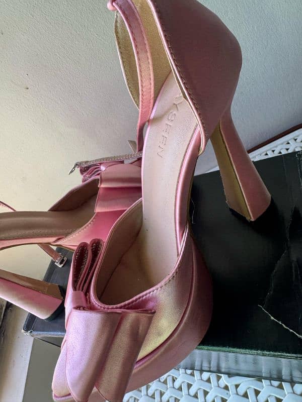 pink colour heel 2