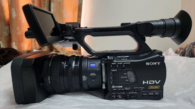 Sony HVR-Z7E Video Camera with wireless mic 6