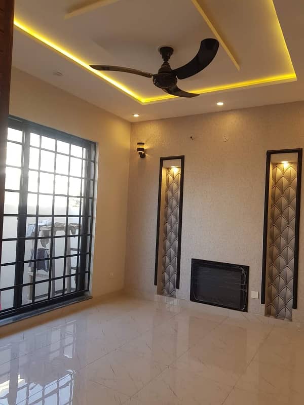 5 Marla Brand New Lavish House For Sale In Park View City Lahore. 8