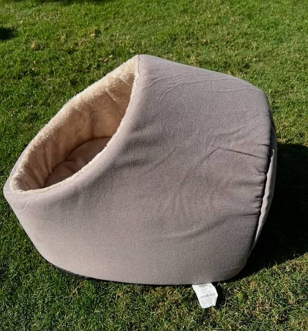 Cat bed for sale Adult size bed Originally made in UK 2