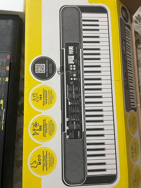 Urgently selling Yamaha portable piano keyboard level 61 keys PSR F52 6