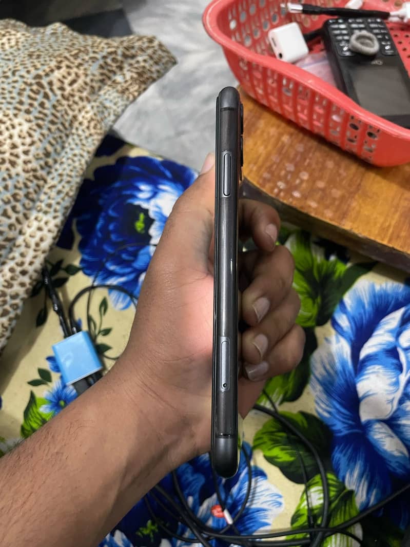 I want sell my iPhone 11 64 gb(FU)locked 3