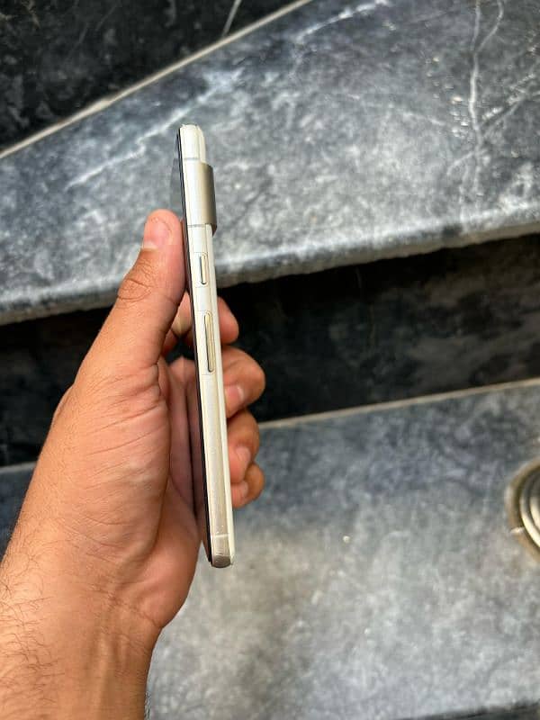 google pixel 7a white colour 3