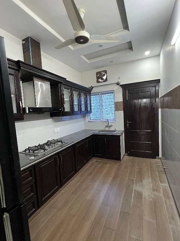 10 marla Upper portion available for Rent G-13/4 contact:-0347-7163075 2