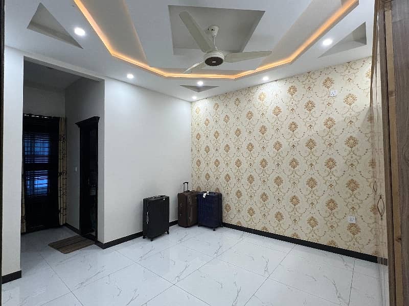 10 marla Upper portion available for Rent G-13/4 contact:-0347-7163075 9