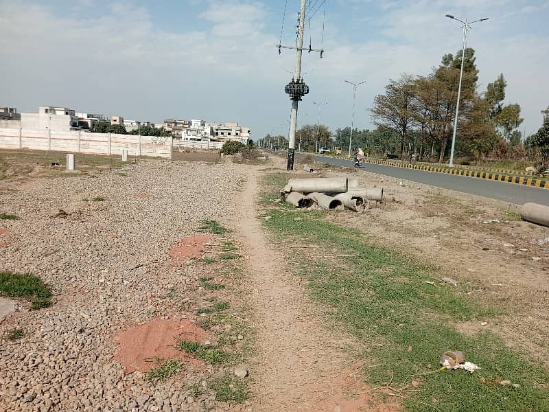 On Excellent Location 6 Marla Commercial Plot Situated In Canal Center Commercial For sale 6