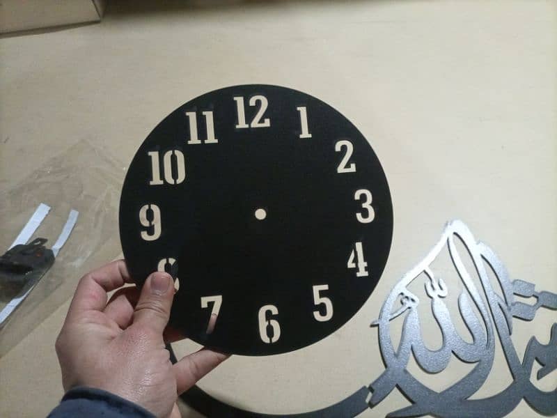 Analog clock Available with Accessories 2