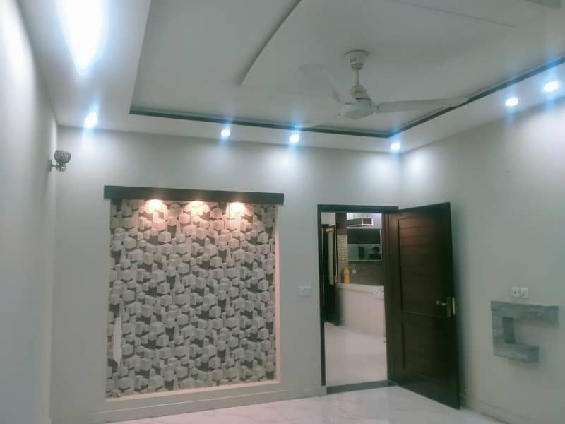 10 MARLA LIKE A BRAND NEW LUXURY GOOD EXCELLENT CONDITION LOWER PORTION HOUSE FOR RENT IN DD BLOCK BAHRIA TOWN LAHORE 7