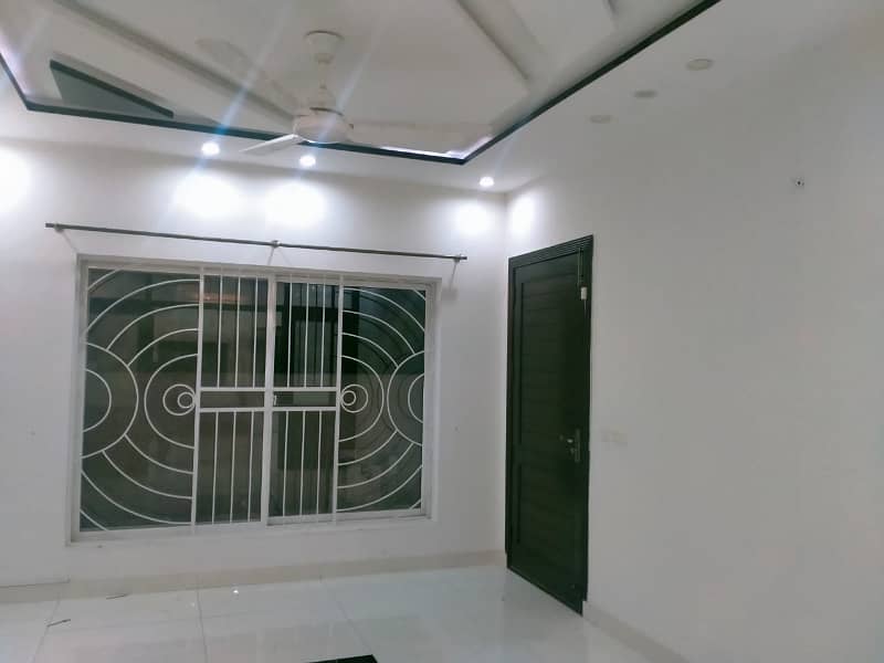 10 MARLA LIKE A BRAND NEW LUXURY GOOD EXCELLENT CONDITION LOWER PORTION HOUSE FOR RENT IN DD BLOCK BAHRIA TOWN LAHORE 23