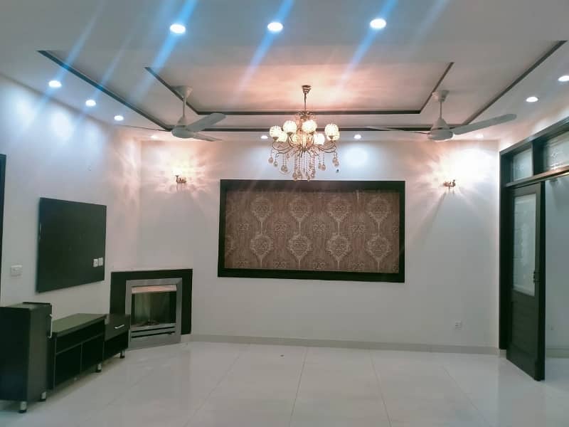 10 MARLA LIKE A BRAND NEW LUXURY GOOD EXCELLENT CONDITION LOWER PORTION HOUSE FOR RENT IN DD BLOCK BAHRIA TOWN LAHORE 25