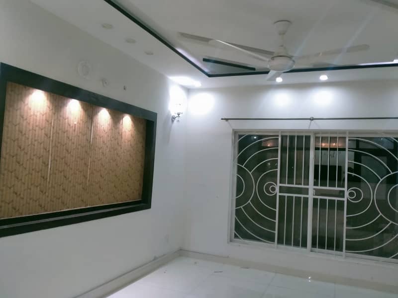 10 MARLA LIKE A BRAND NEW LUXURY GOOD EXCELLENT CONDITION LOWER PORTION HOUSE FOR RENT IN DD BLOCK BAHRIA TOWN LAHORE 27