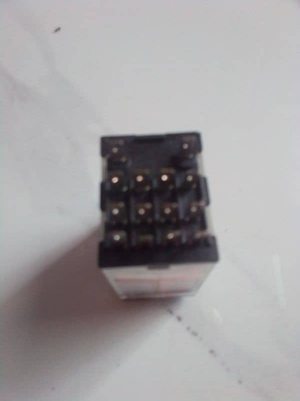 Relay RXM-230VAC (Schneider electric) 4