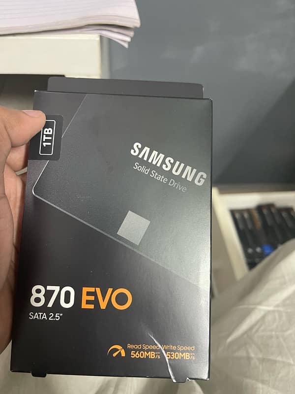 samsung 870 EVO SSD 0