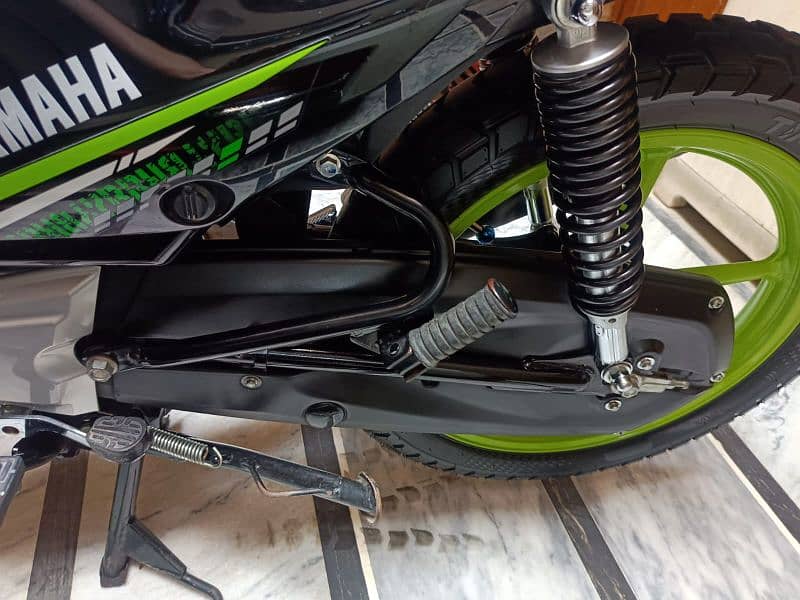 yamaha YBR G back tyre duble ha do not new tyer ha 9