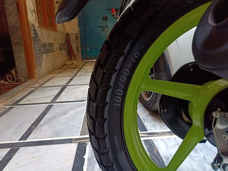 yamaha YBR G back tyre duble ha do not new tyer ha 14