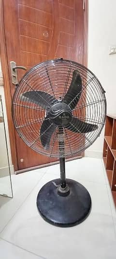 Rado pedestal fan