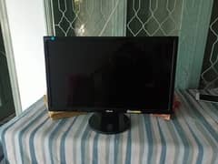 Asus monitor Full HD.