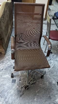 excellent condition net style computer chair