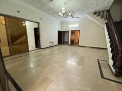 4 BEDROOMS DOUBLE STOREY HOUSE FOR RENT IN I-8 ISLAMABAD.