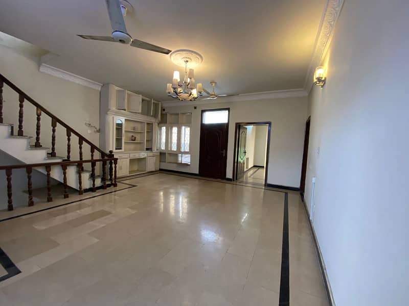 4 BEDROOMS DOUBLE STOREY HOUSE FOR RENT IN I-8 ISLAMABAD. 1