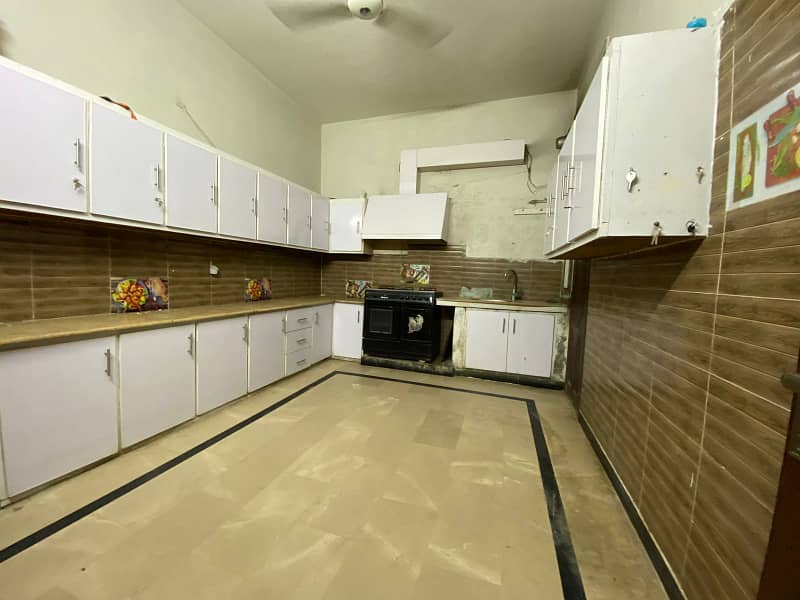 4 BEDROOMS DOUBLE STOREY HOUSE FOR RENT IN I-8 ISLAMABAD. 3