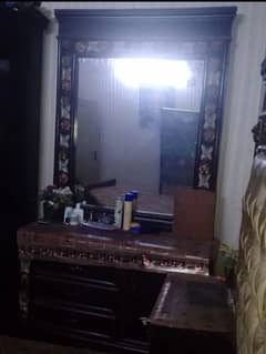 bes set with dressing table