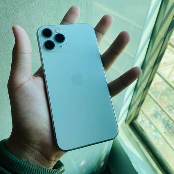 Selling Iphone 11 pro White color FU 64 GB Non Pta 0