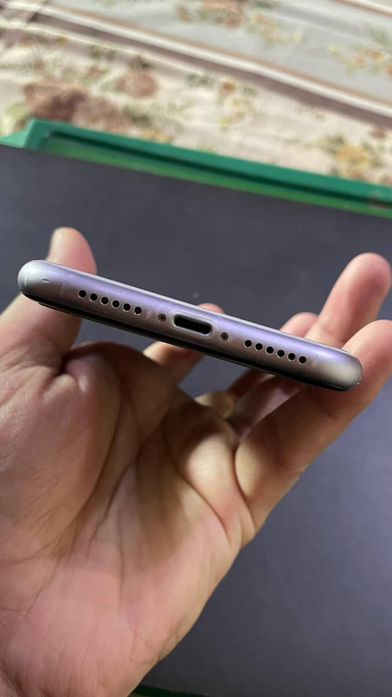 Apple iPhone 11 4