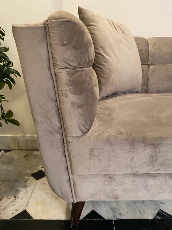 4 seater velvet sofa 1