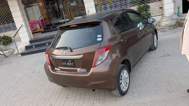 Toyota Vitz 11/ 2015 Total janven 10