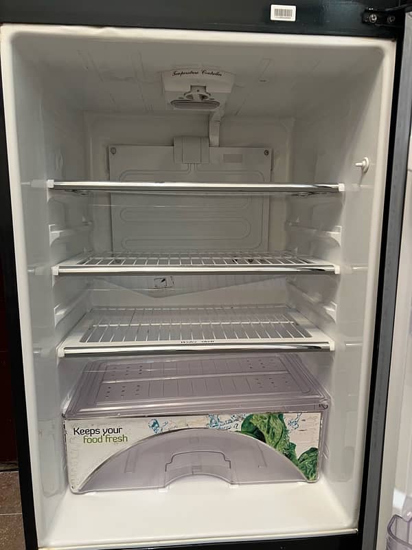 Dawlance Reflection Glass Door Medium Size Refrigerator(03008827430) 4