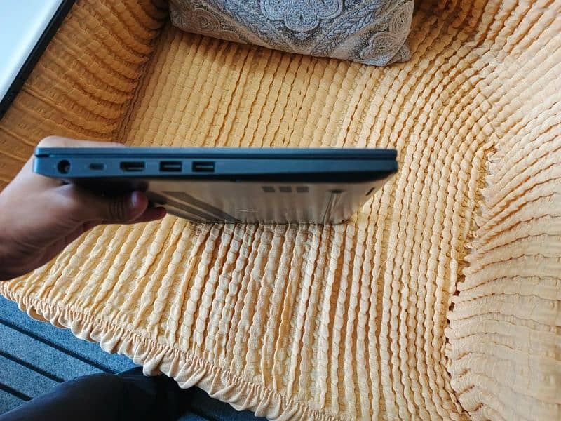 Dell Latitude 7490 | i7 8th Gen | LightweightSlim Laptop + Accessories 9