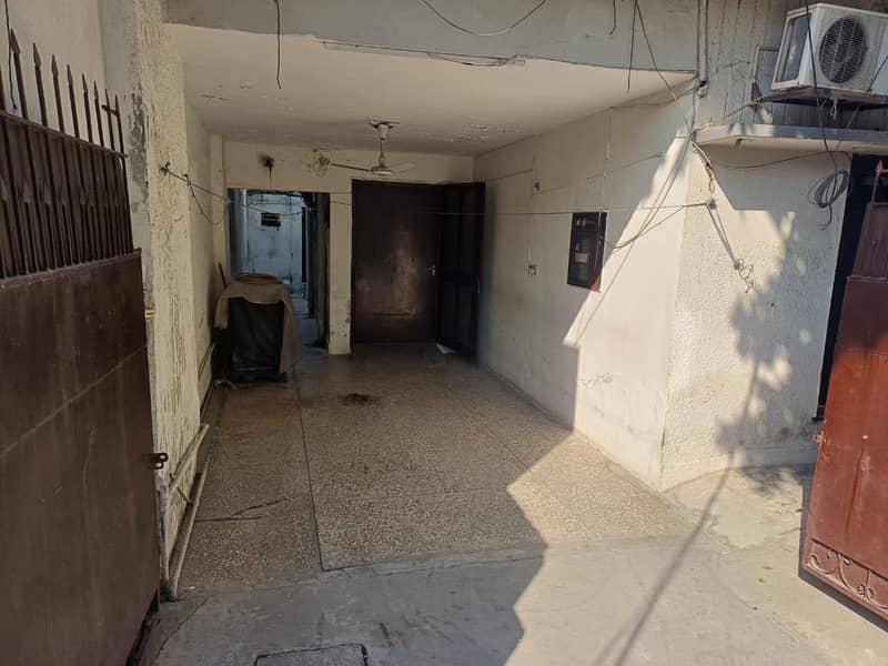 10 marla Old House available for Sale on Investor rate 2