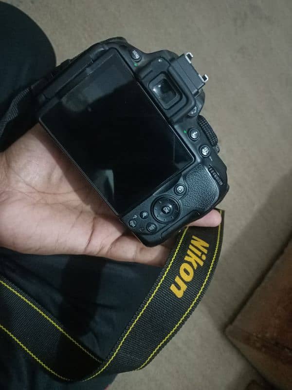 Nikon 5300 DSLR in mint condition 1