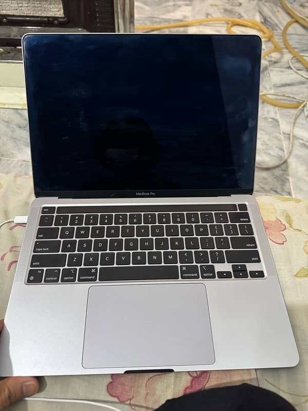 mac book pro 2020 mac chip 13 inch 1