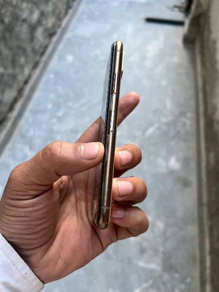 iphone xs 64 gb pta approved dual sim 2