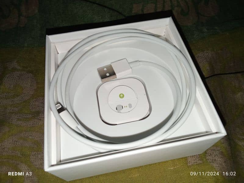 Air pods pro new condition 10 l10 2