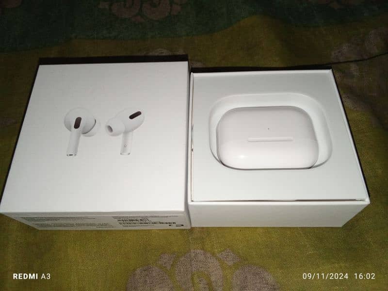 Air pods pro new condition 10 l10 4